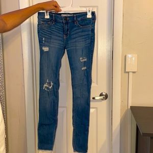 Hollister- Low rise skinny jeans